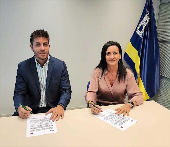 Momento de la firma de la coalición electoral entre FUPS y PSC