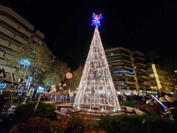 Espectáculo de música y color del árbol de Navidad de Salou cada día