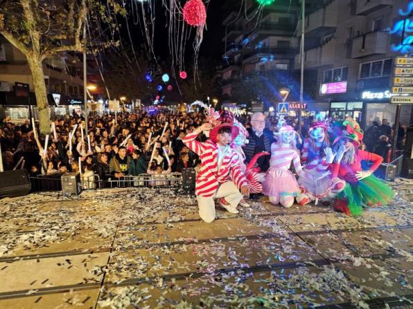 Salou turns on the Christmas tree and lights with a big party