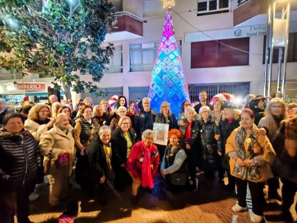 The Salou crocheted Christmas tree lit