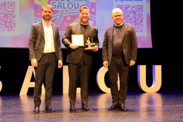 Carlos Latre entre el regidor de Festes i l'alcalde de Salou