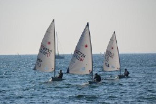 El Nàutic de Cambrils lidera el rànquing català en diverses classes de vela lleugera