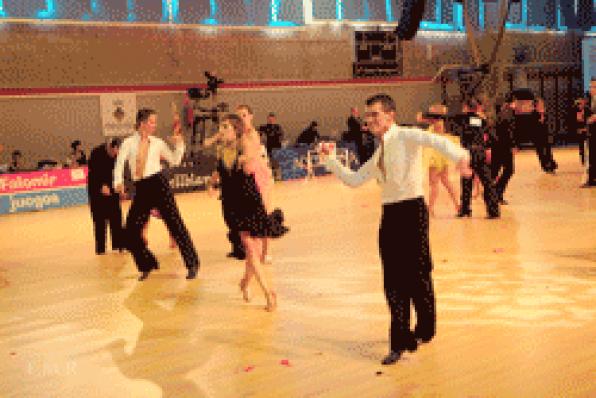 Las competiciones de baile llenan el pabellón de deportes de L'Hospitalet de l'Infant